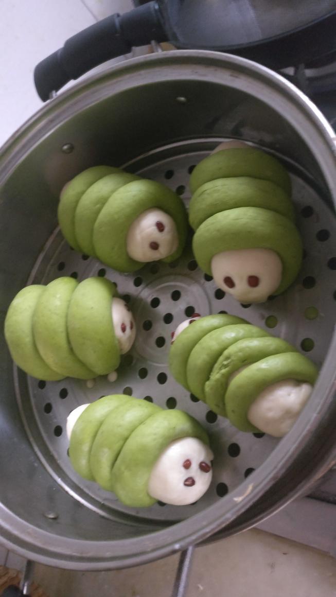 孩子爱吃的健康的蔬菜馒头毛毛虫花卷的做法