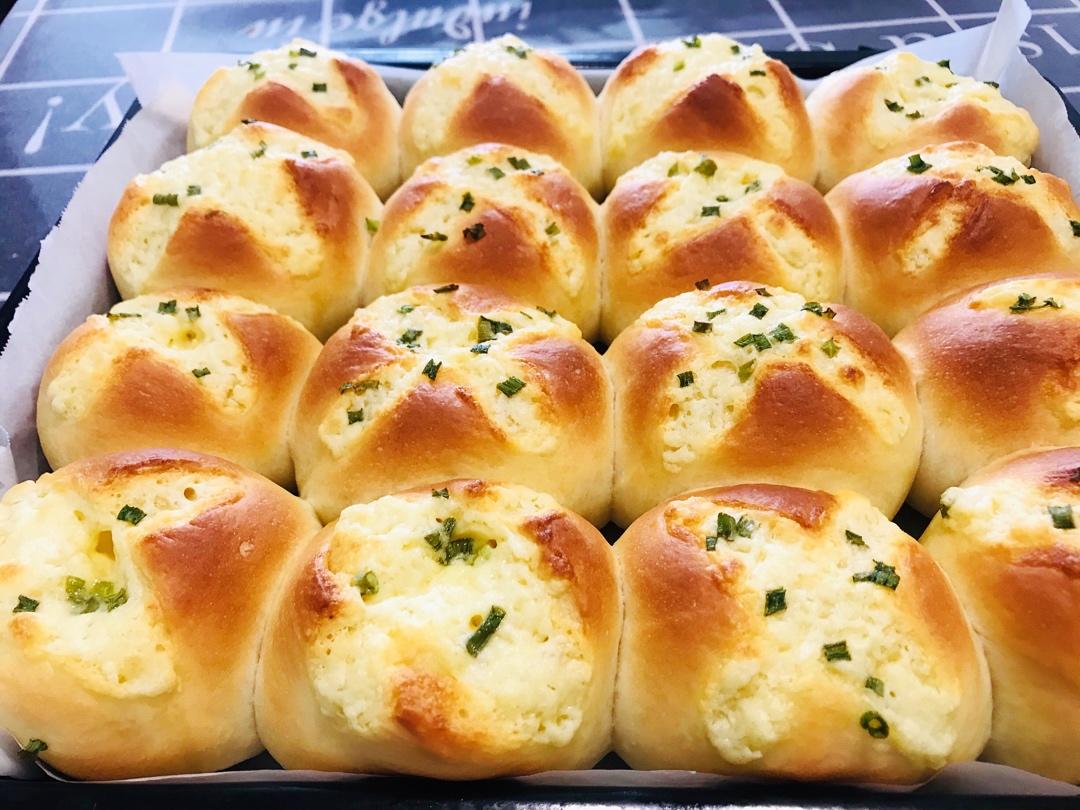 一次发酵❗️超松软蒜香黄油奶酪小餐包