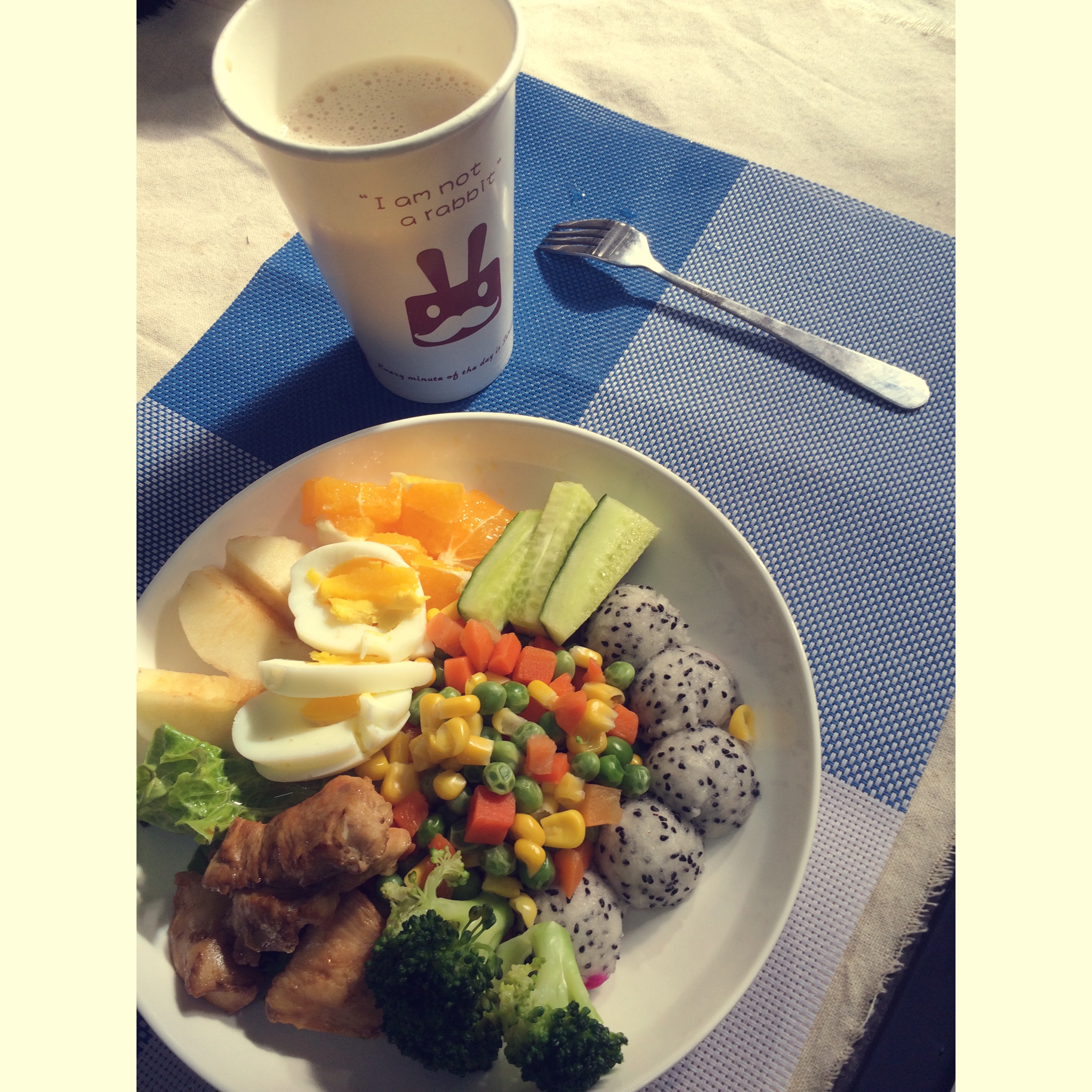 鸡肉蔬菜水果沙拉