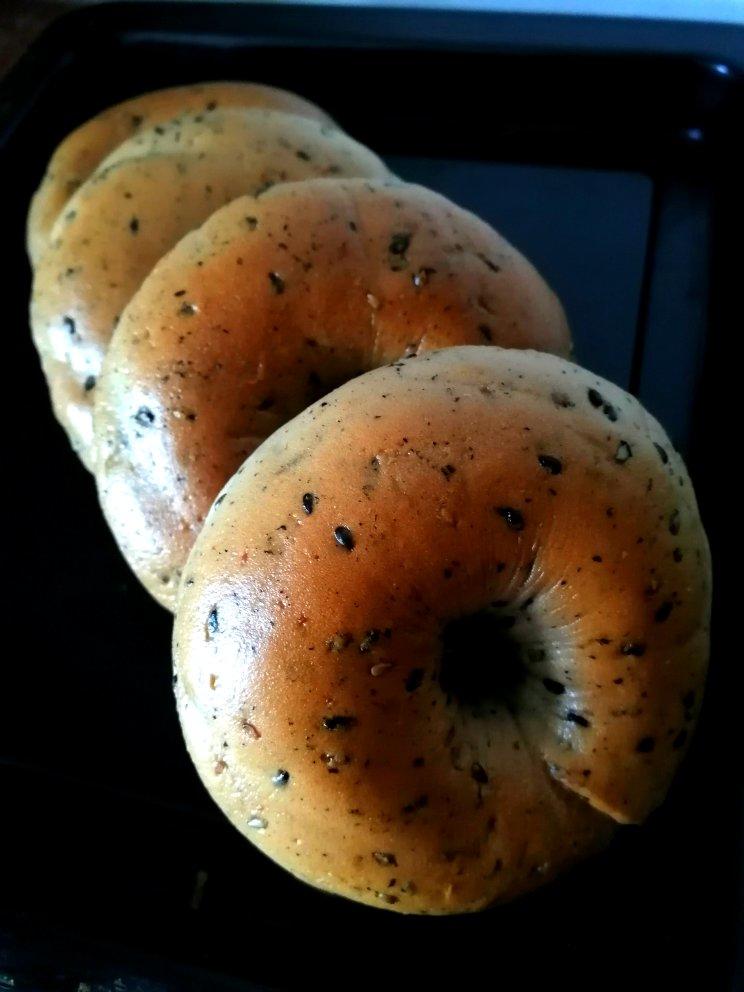 黑芝麻全麦贝果