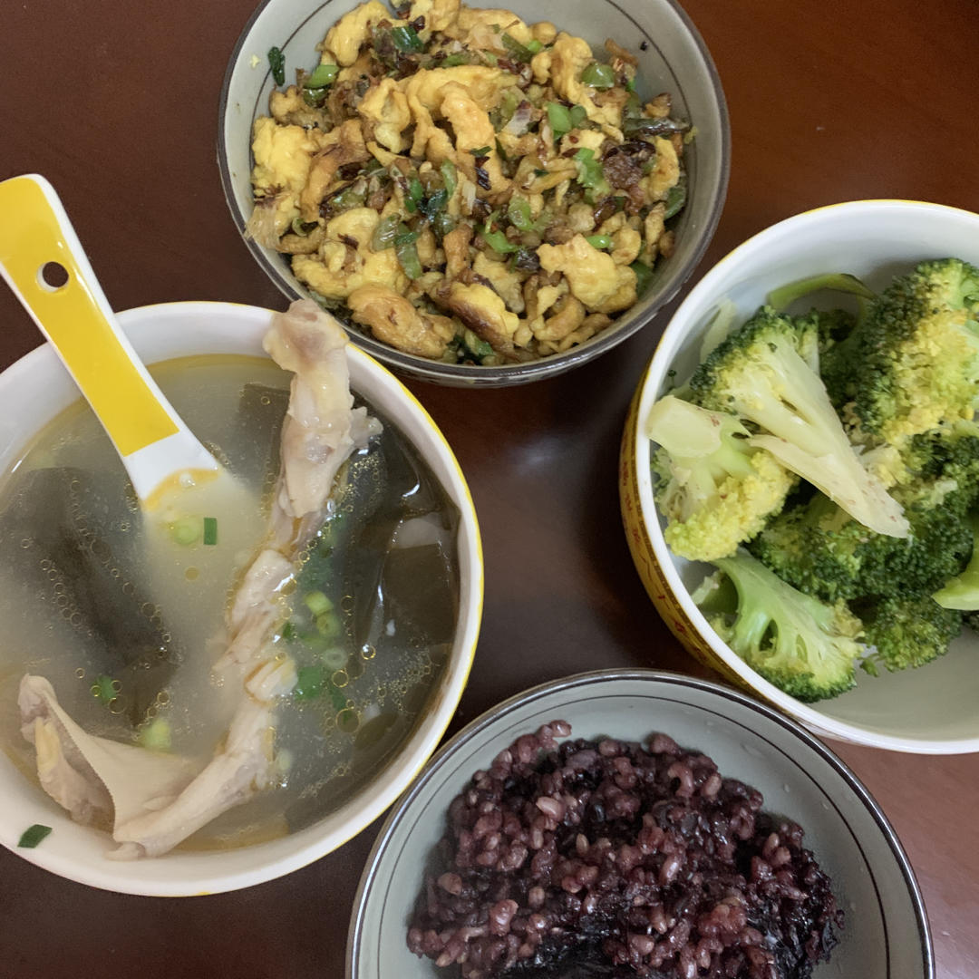 酸萝卜鸭掌汤