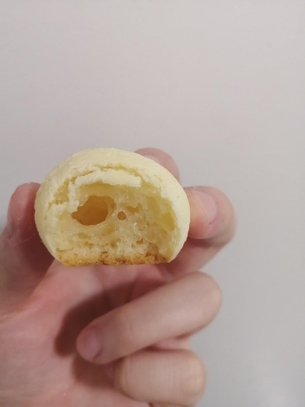 巴西芝士面包球（Pão de Queijo)，无麸质过分简单的面包。
