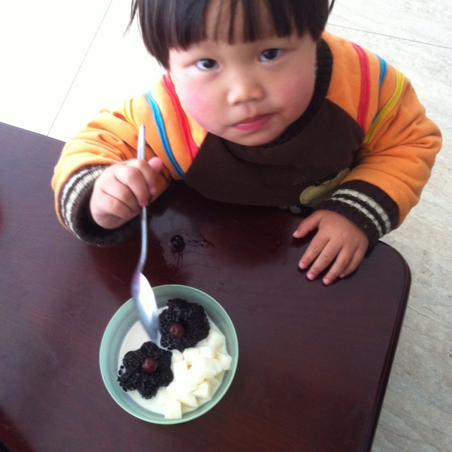 红豆牛奶黑米团