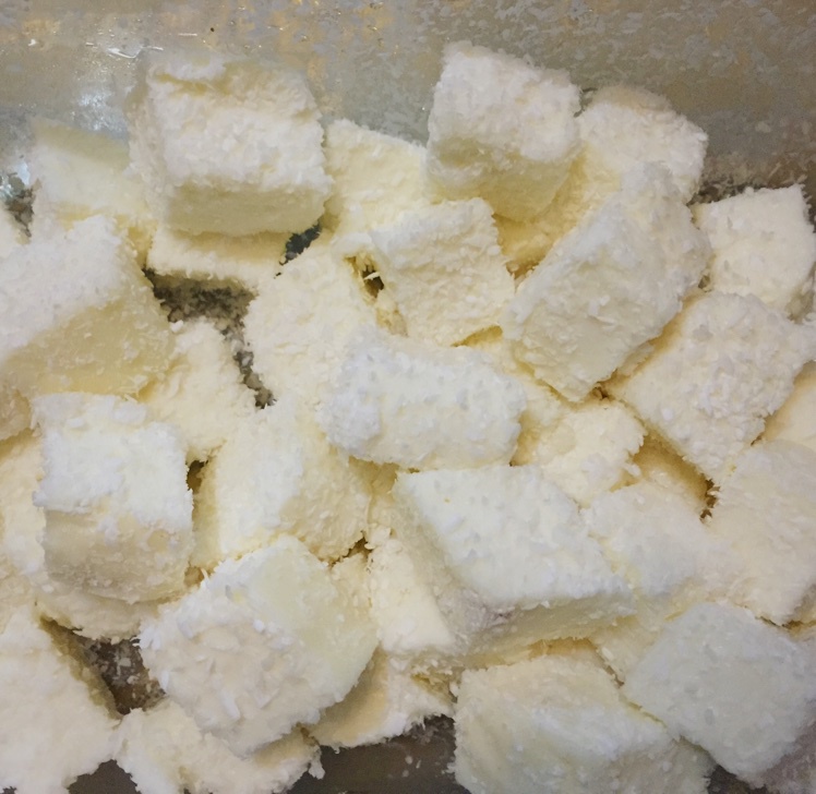 椰丝牛奶小方糕