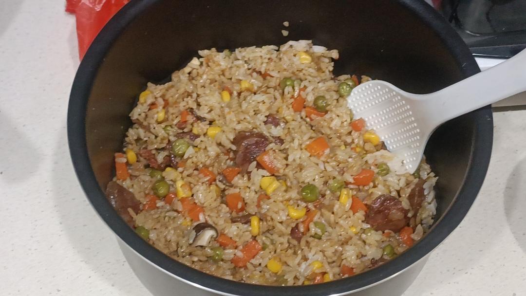 全网最好吃的网红焖米饭，做出了煲仔饭的赶脚，俩儿子抢着吃