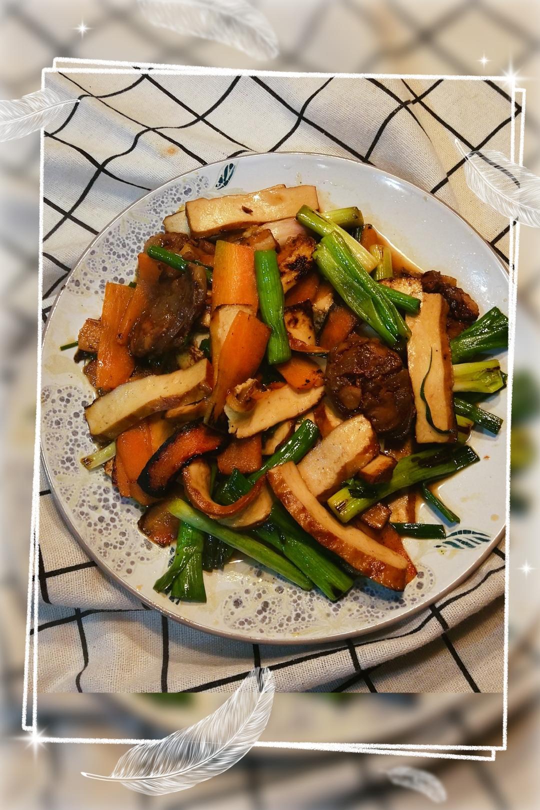 隆冬🏔季节，酱货是最好的陪伴，加大蒜、豆干煸炒，又香又好吃，还杀菌🤒抗病毒😷