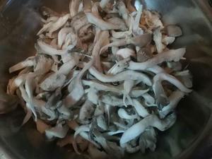 干炸蘑菇/香菇/平菇的做法 步骤1