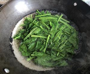 菠菜炒千张（豆腐皮）的做法 步骤3