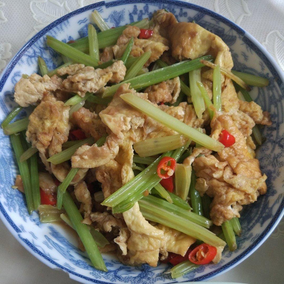 芹菜炒鸡蛋