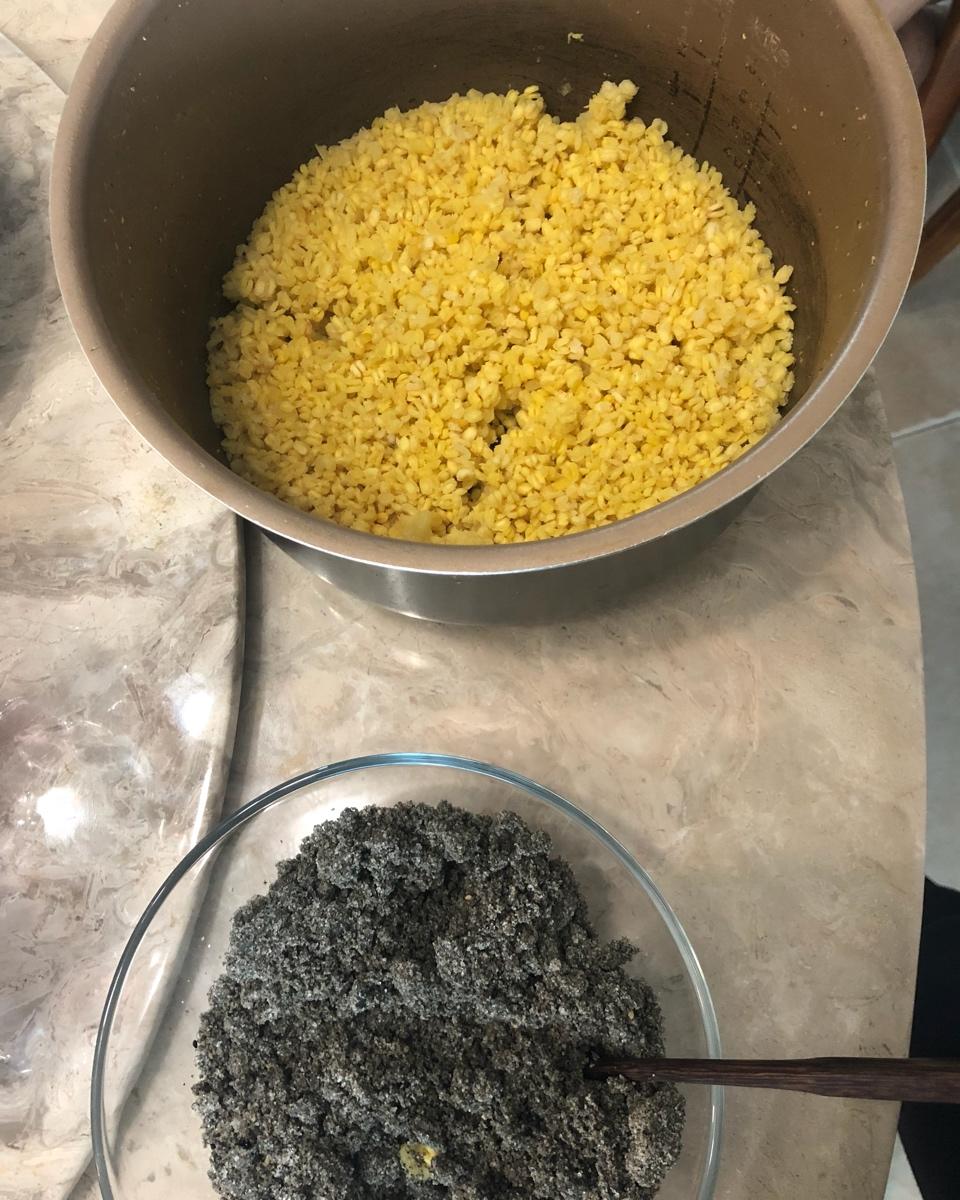 黑芝麻蛋黄月饼