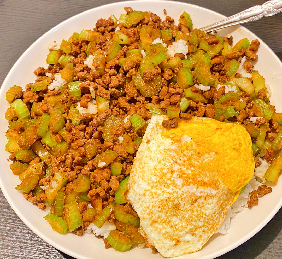 牛肉炒芹菜末