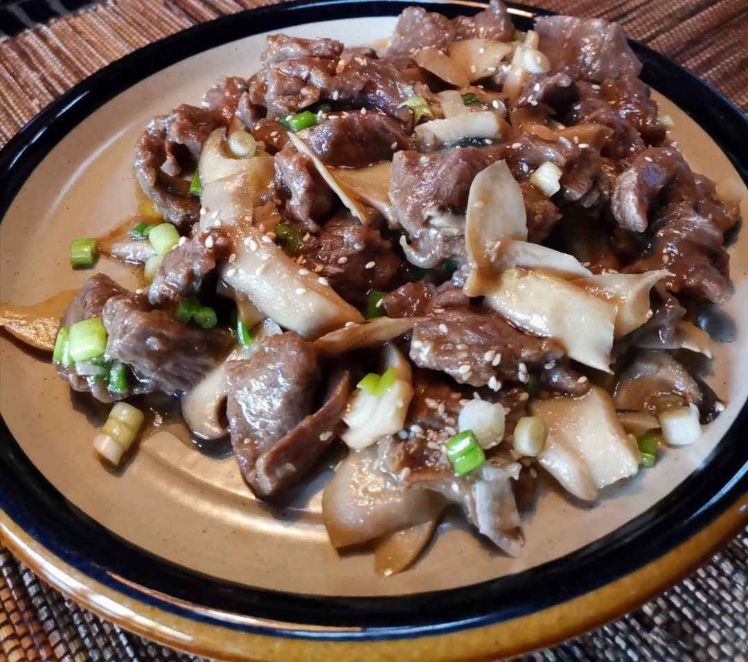 菌菇牛肉煲