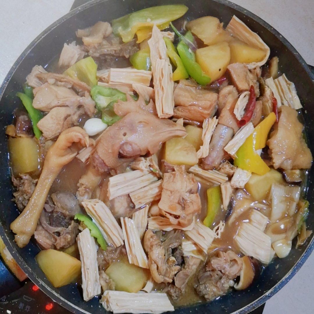 家常大盘鸡加手擀宽面