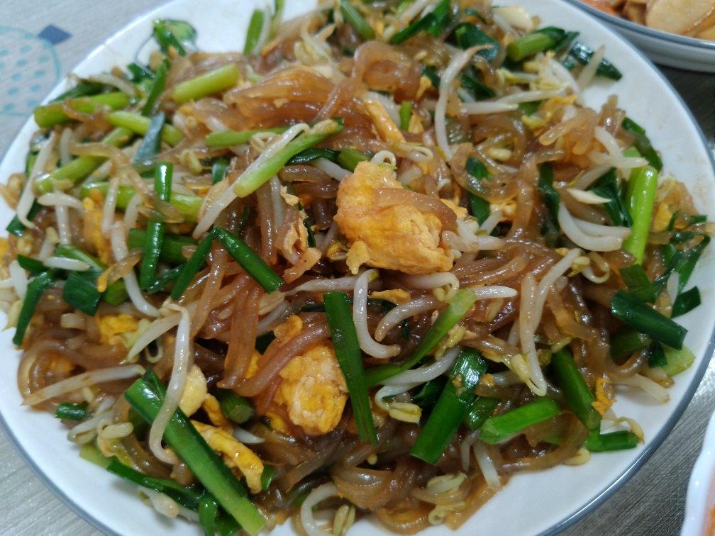家庭版炒合菜【绿豆芽粉条炒鸡蛋】
