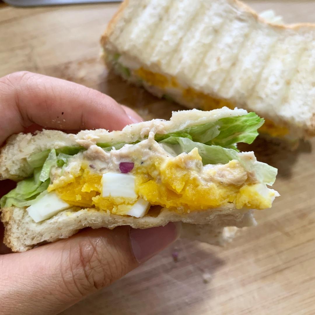 金枪鱼鸡蛋三明治