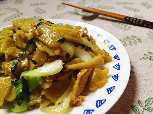 炒碱水粑（家乡的美味）