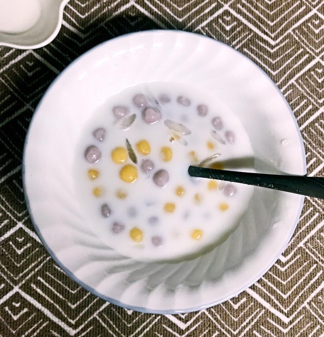 椰汁西米芋圆