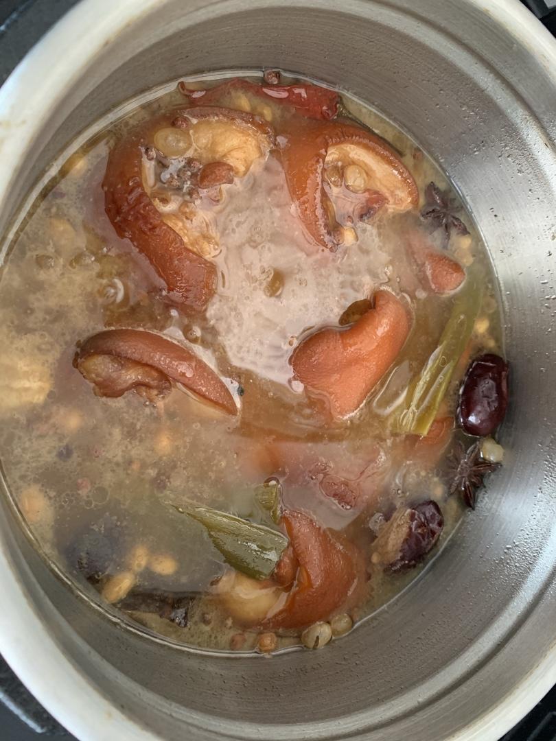 香菇猪脚汤（小时候过年的味道）