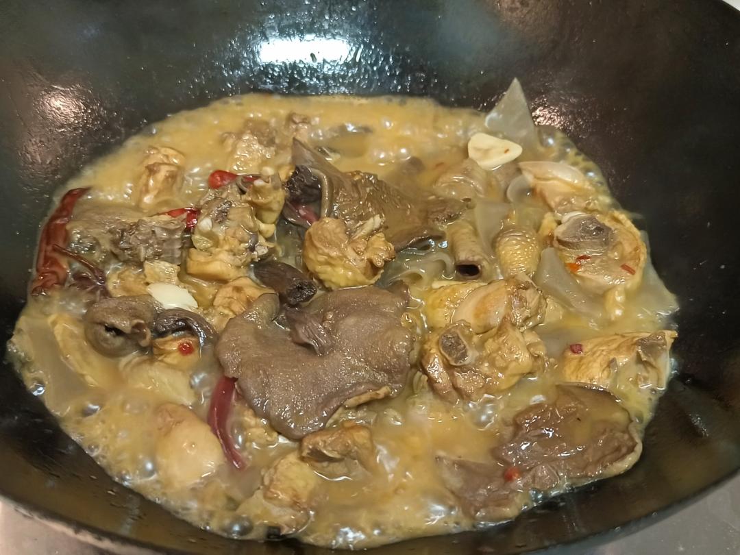 松蘑粉皮炖鸡