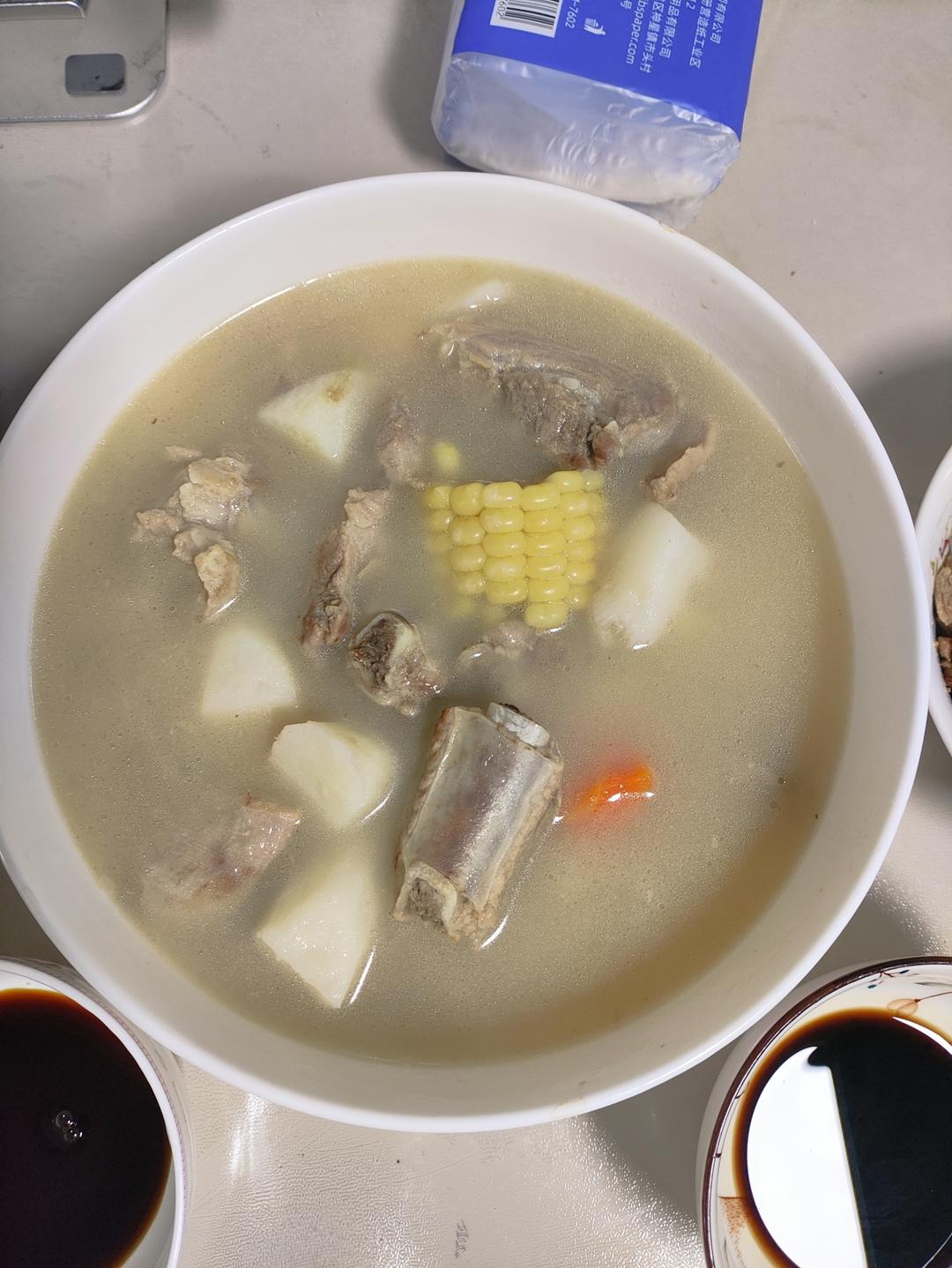 连吃三碗的玉米山药排骨汤
