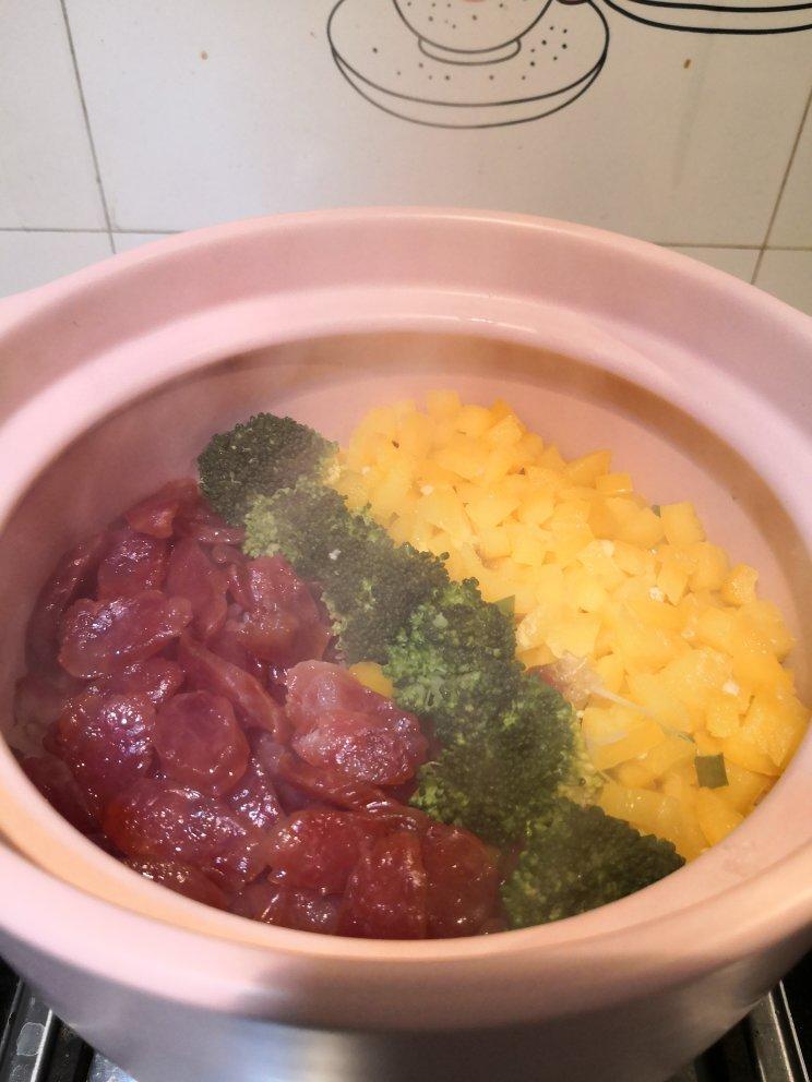 香肠煲仔饭
