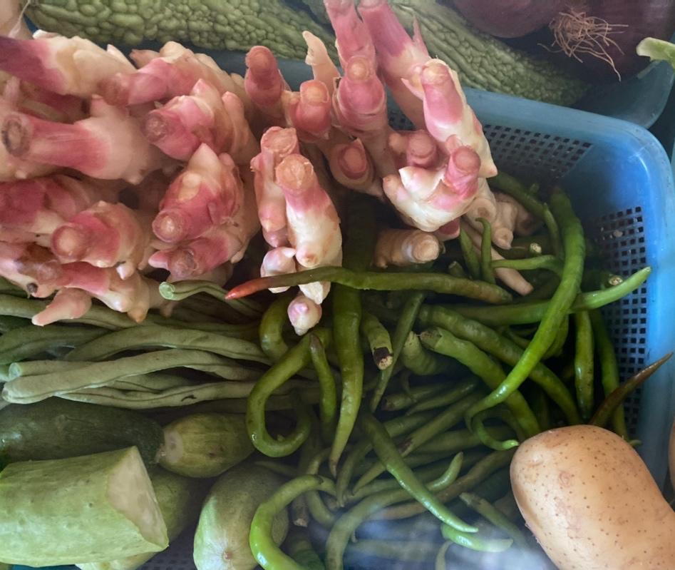 尖椒仔姜苦瓜肉片的做法