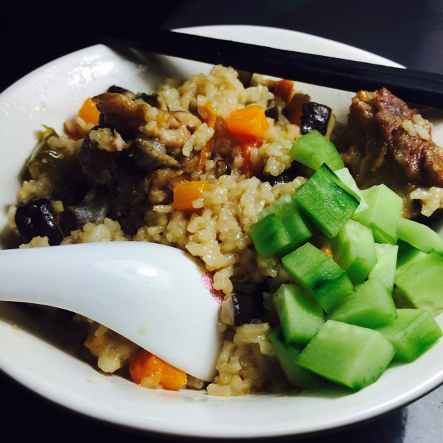 喷香排骨焖饭（爆好吃）