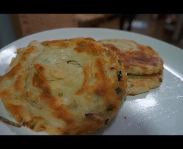 珊瑚妈妈葱油饼的做法