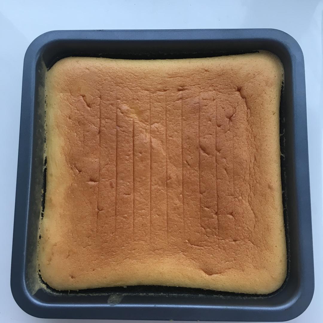 消耗淡奶油之作——淡奶油小蛋糕