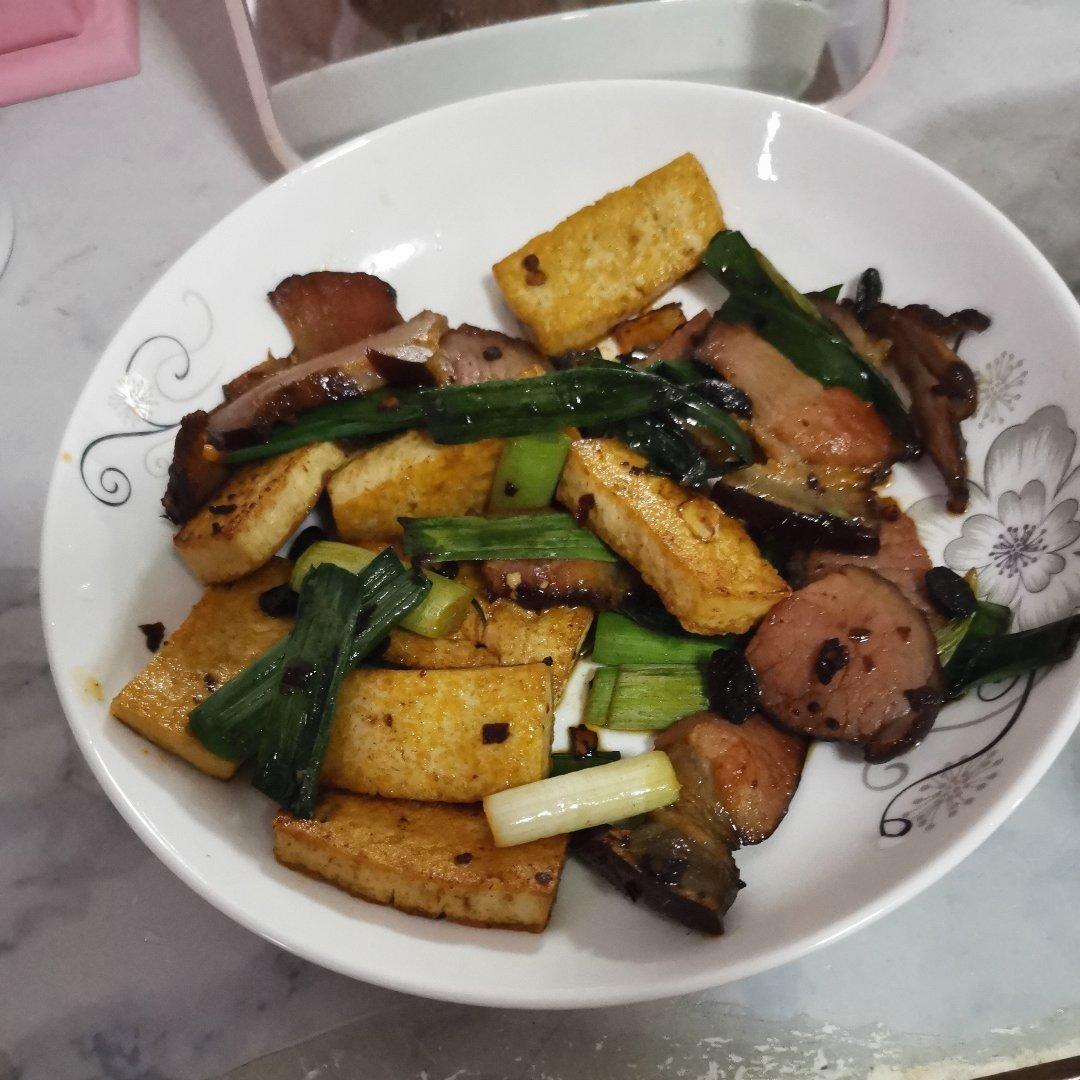 咸香下饭，青椒蒜苗炒腊肉