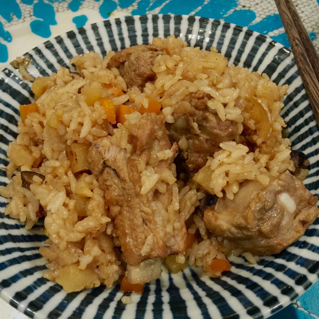 喷香排骨焖饭（爆好吃）