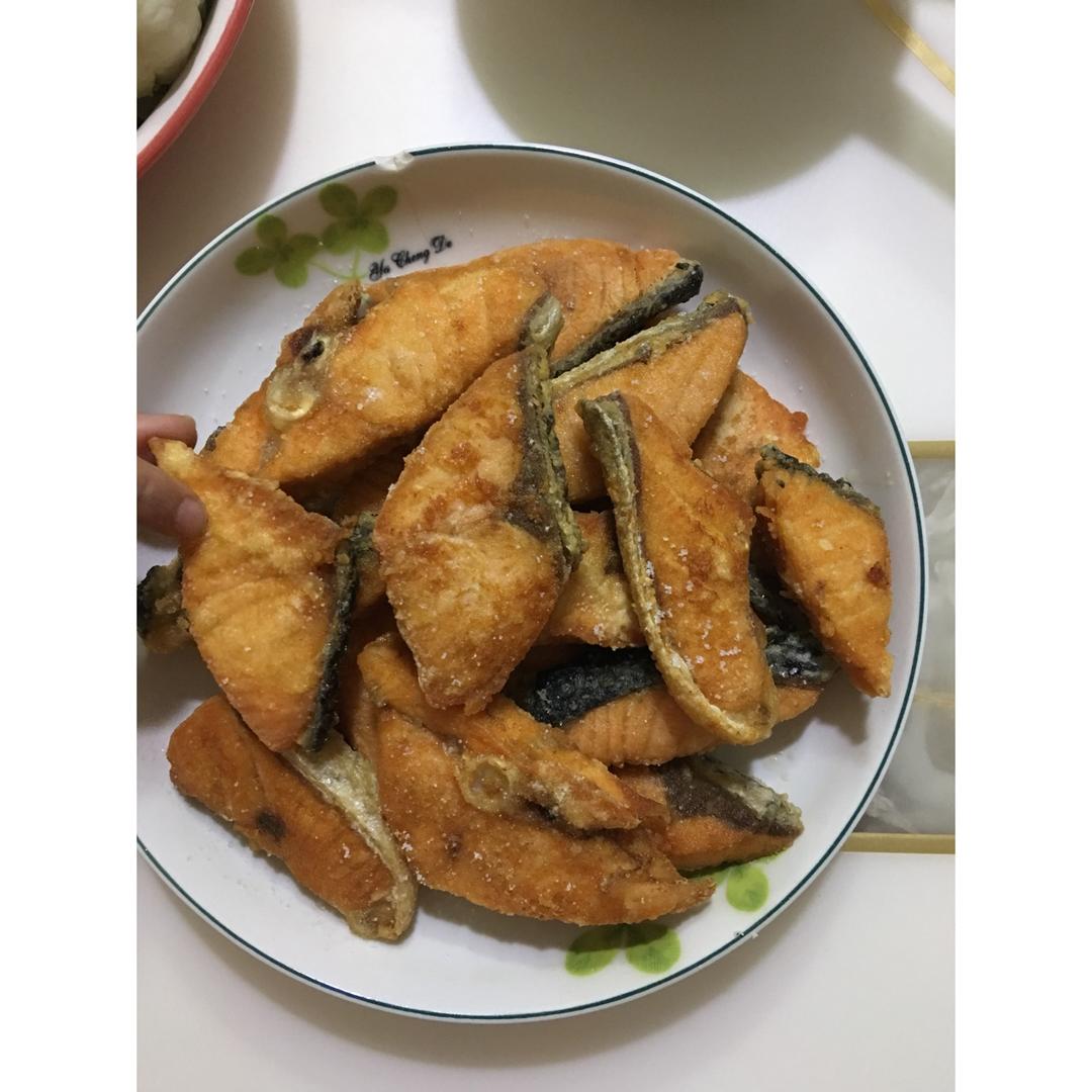 煎三文鱼（最朴素，脆皮好吃不浪费～）