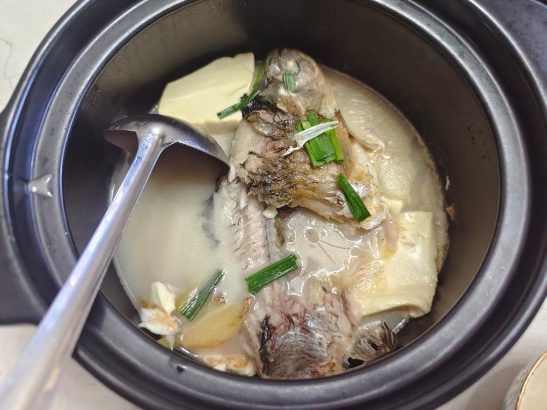 鲫鱼汤(鲫鱼豆腐汤)