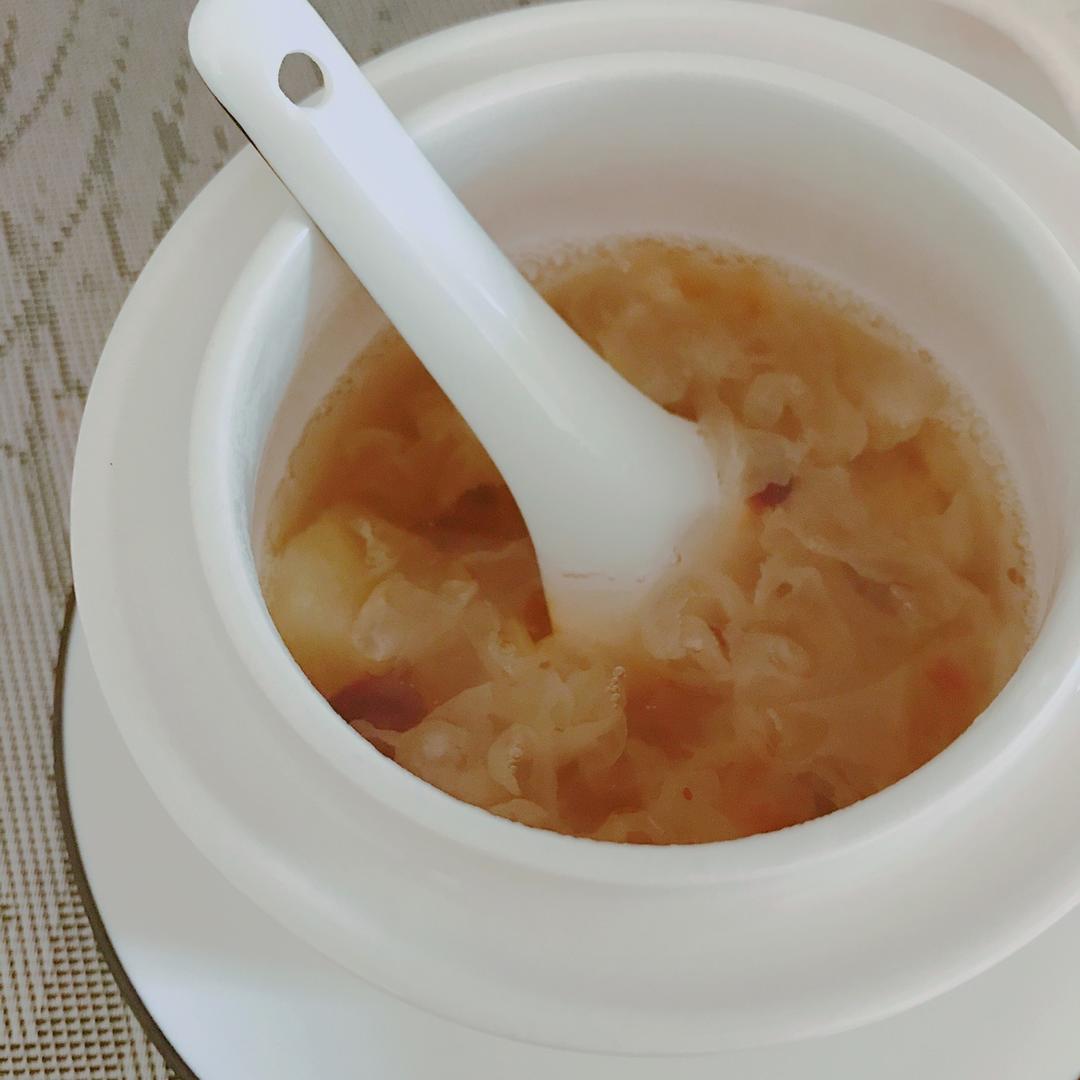 蔓越莓桃胶银耳羹