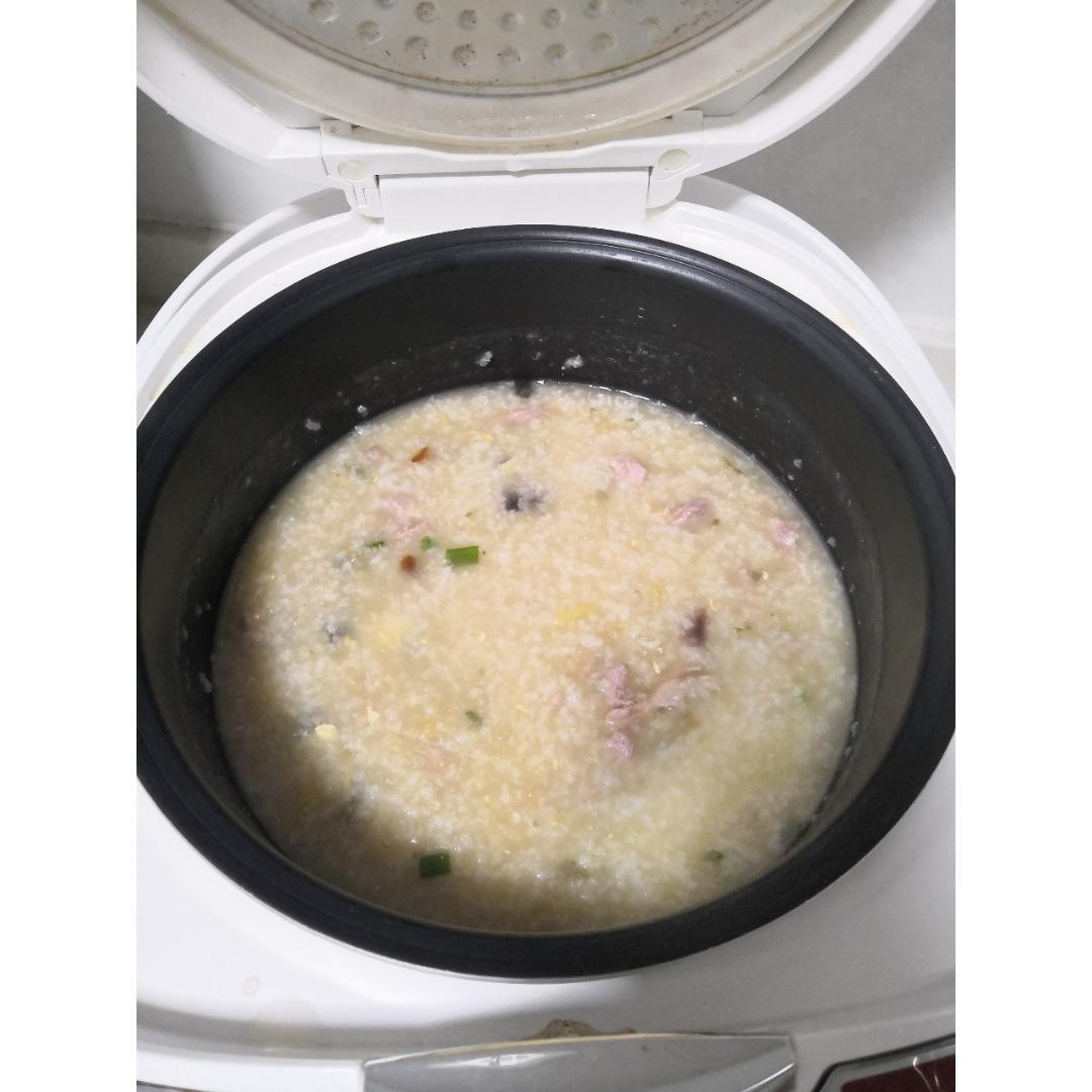 电饭煲版皮蛋瘦肉粥