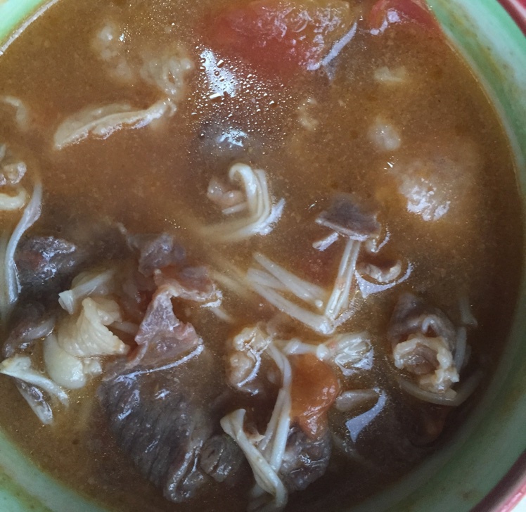 金针菇肥牛番茄锅