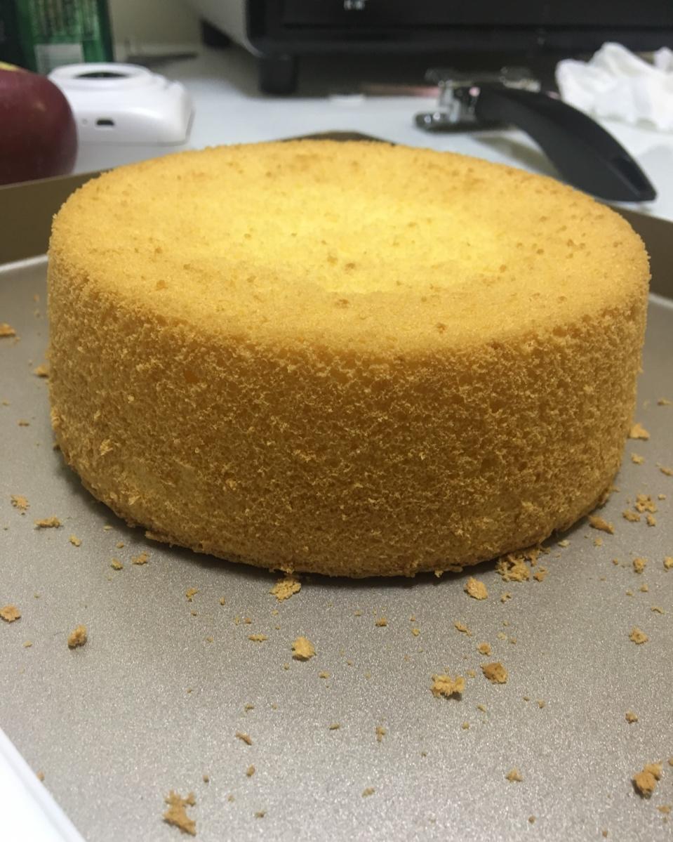 超简单完美戚风蛋糕（6寸2蛋）附打发、翻拌、脱模视频