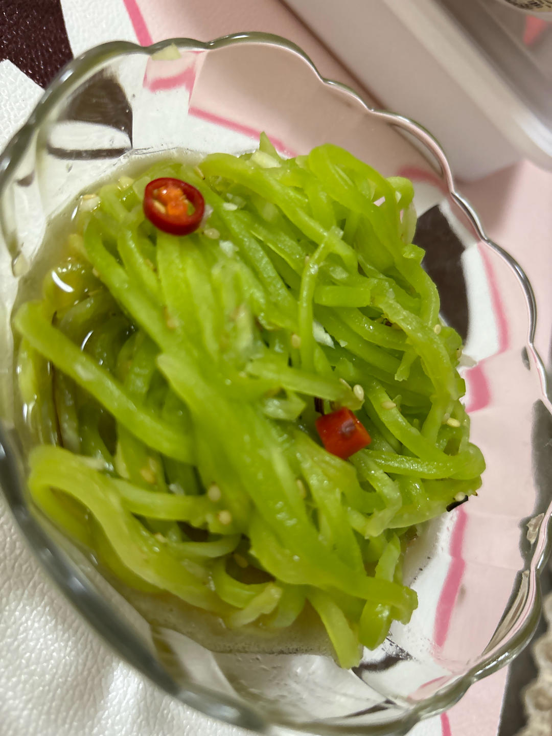 10分钟搞定的快手凉拌菜，清脆爽口的凉拌莴笋丝