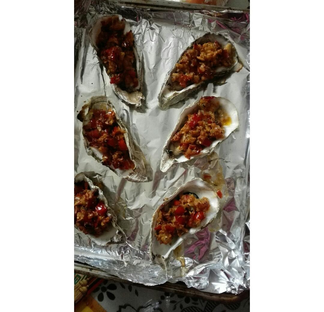 烤生蚝 生蚝好吃关键是蒜茸做得好