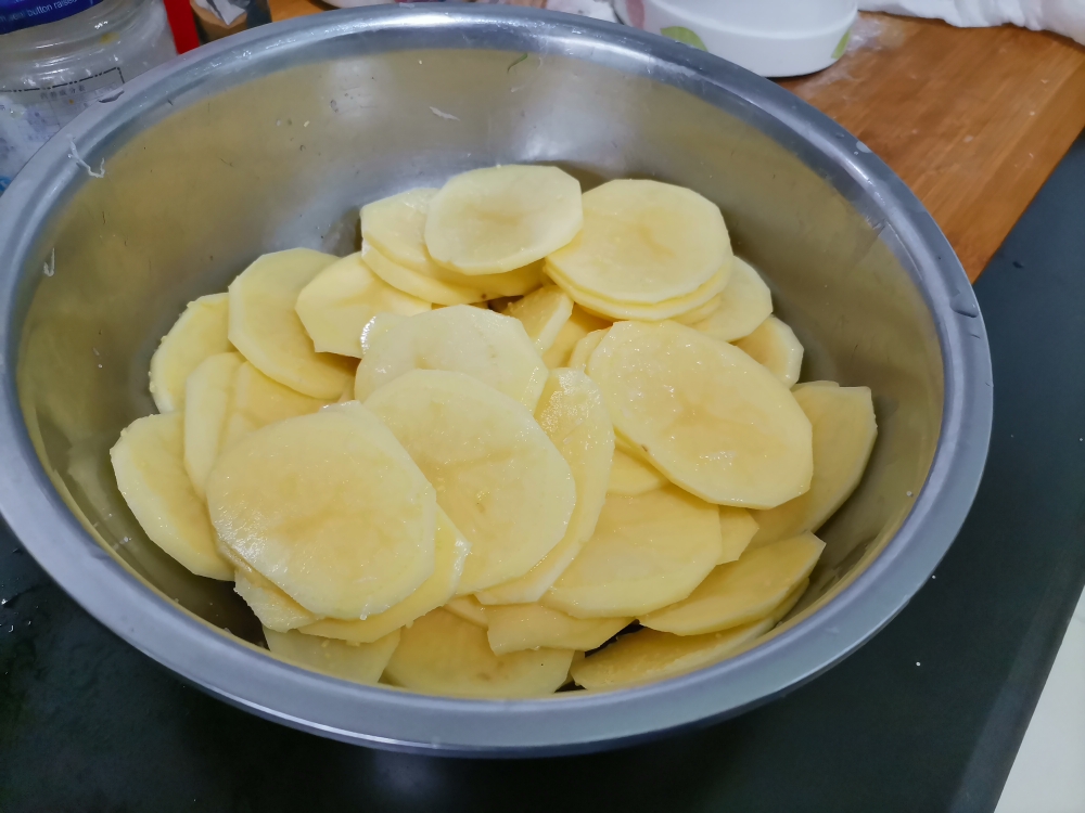简单，比饭店做的还好吃的香辣土豆片的做法 步骤3