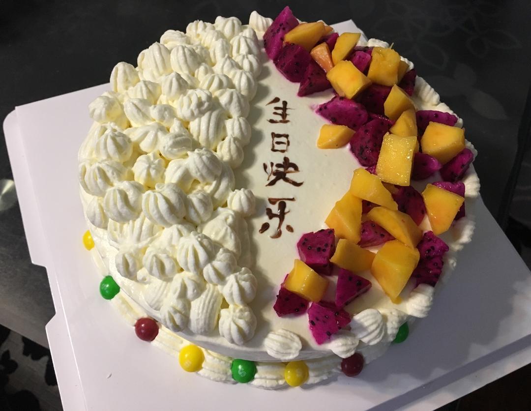 不是懒惰的猫做的8寸水果生日蛋糕