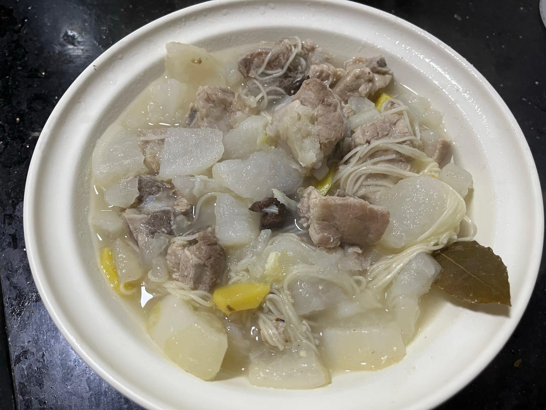 萝卜炖排骨-秋冬懒人汤