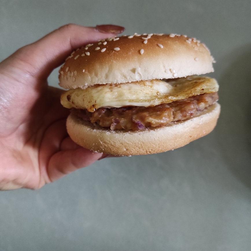 麦当劳猪排蛋汉堡的做法