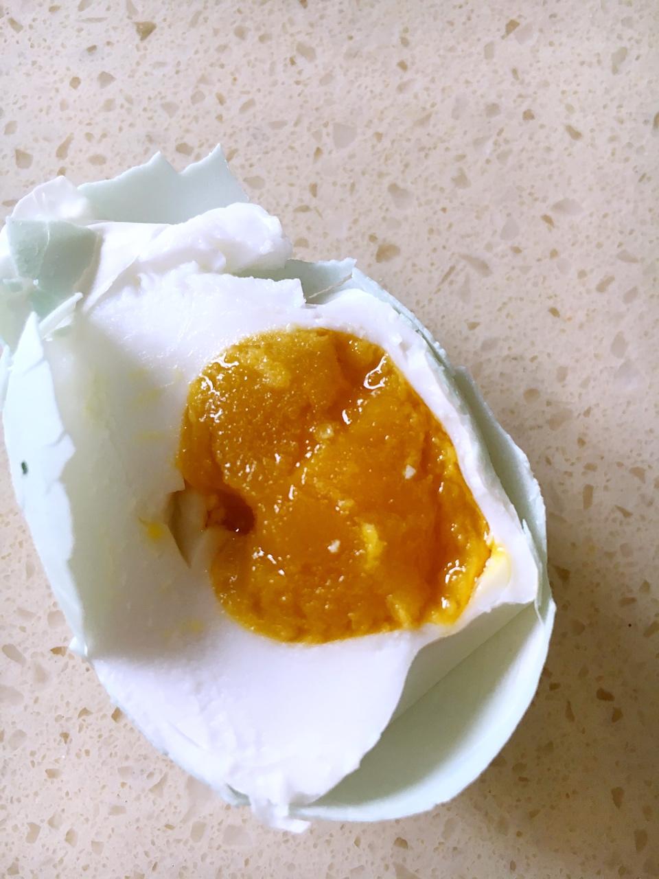 自制咸蛋： 100%出油起沙的咸蛋