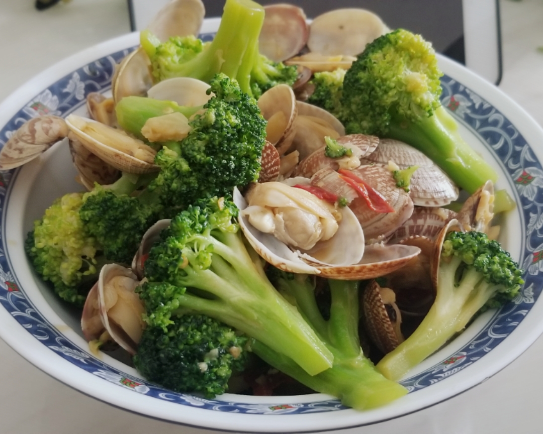 《昨日的美食家》蛤蜊炒西蓝花的做法