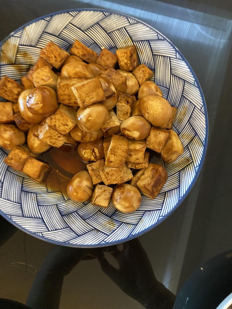 虎皮鹌鹑蛋炖豆腐