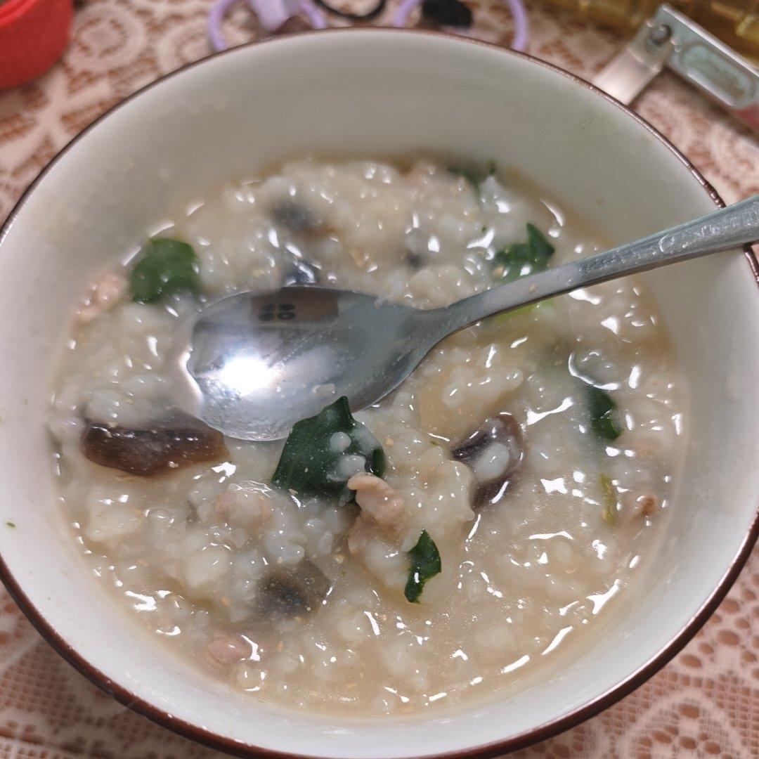 妈妈👩教我做的皮蛋瘦肉粥🥣简单快捷美味😋