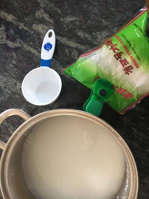 绿豆淀粉做凉粉的做法 步骤1