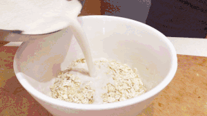 儿童营养早餐|燕麦字母牛奶的做法 步骤1