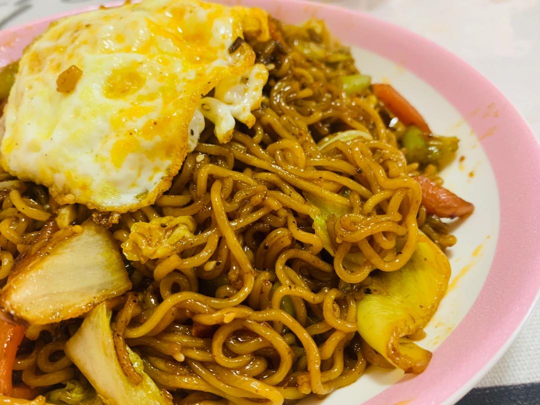 路边摊风味炒方便面